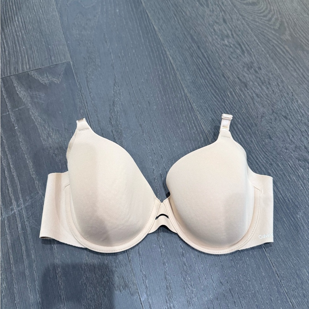 Calvin Klein Women's Invisibles Full Coverage T-Shirt Bra